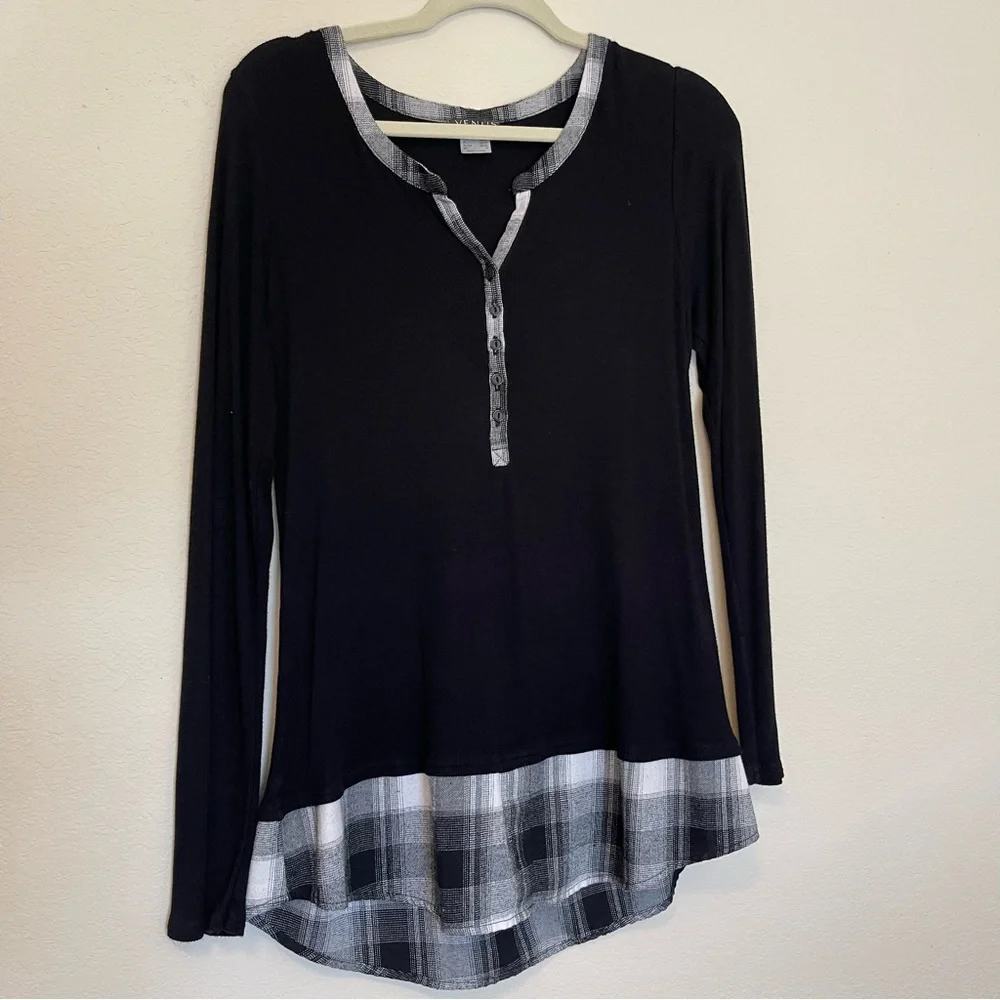 VENUS Ribbed Henley Top - Picture 2 of 9